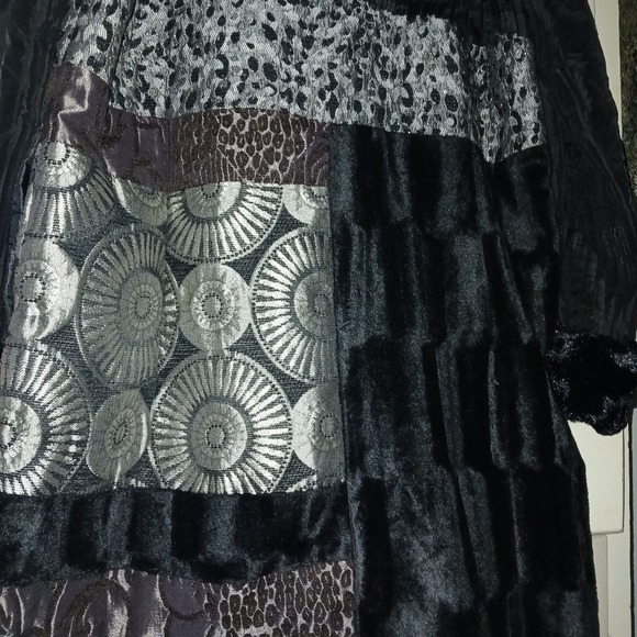 Lindi size large coat - Picture 4 of 11